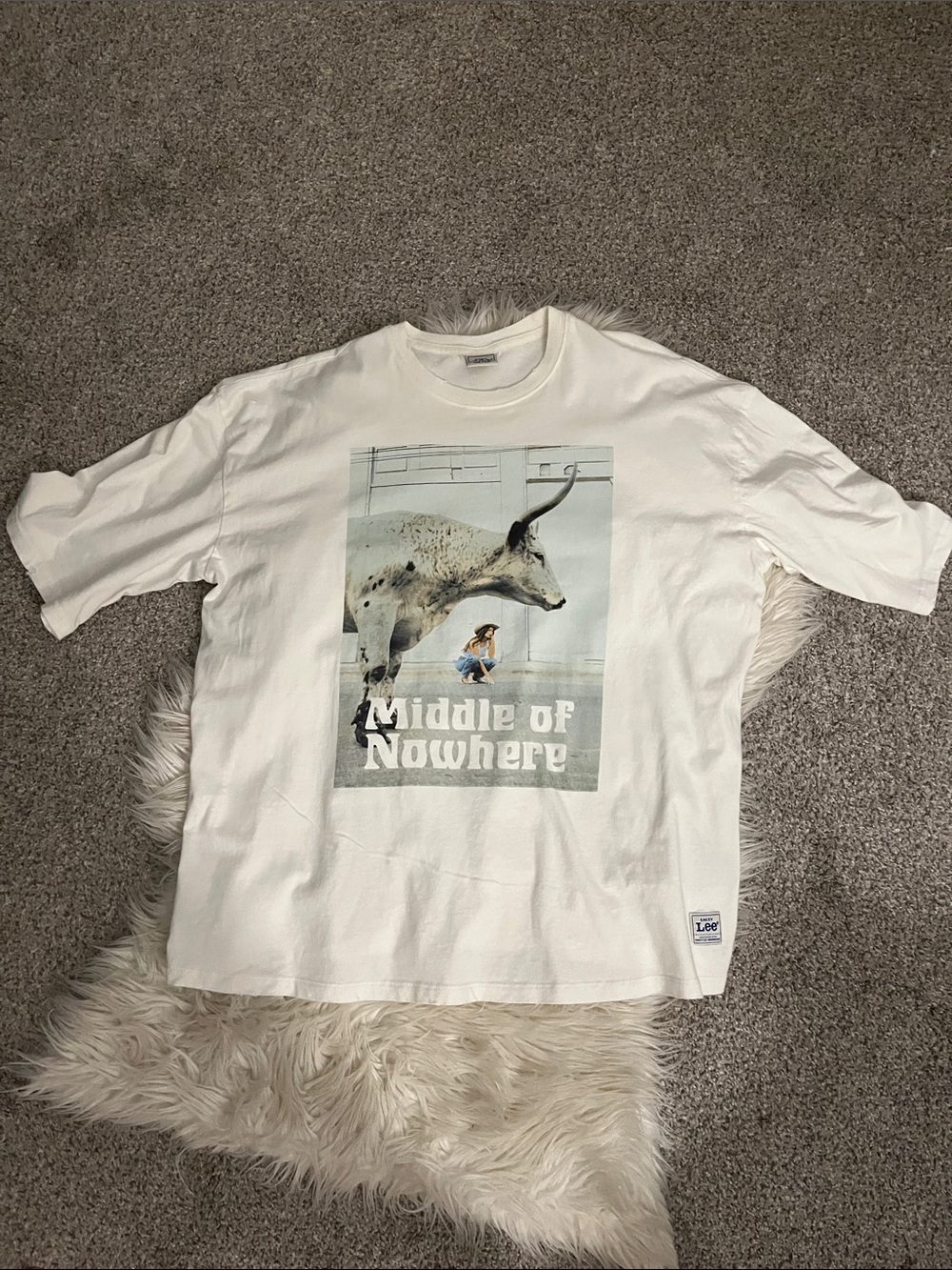 Lee White 'Middle of Nowhere' Graphic Crew Neck Tee